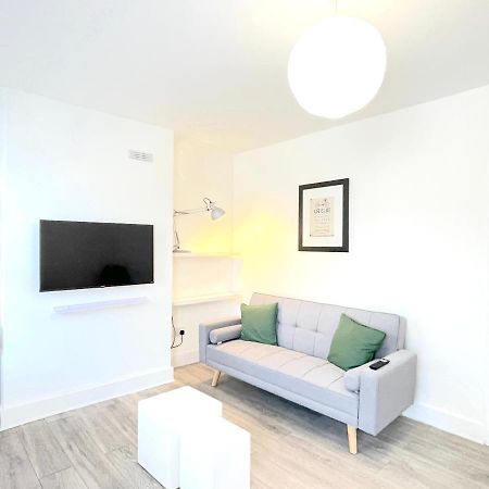 Stylish Apartment In Plaistow 런던 외부 사진