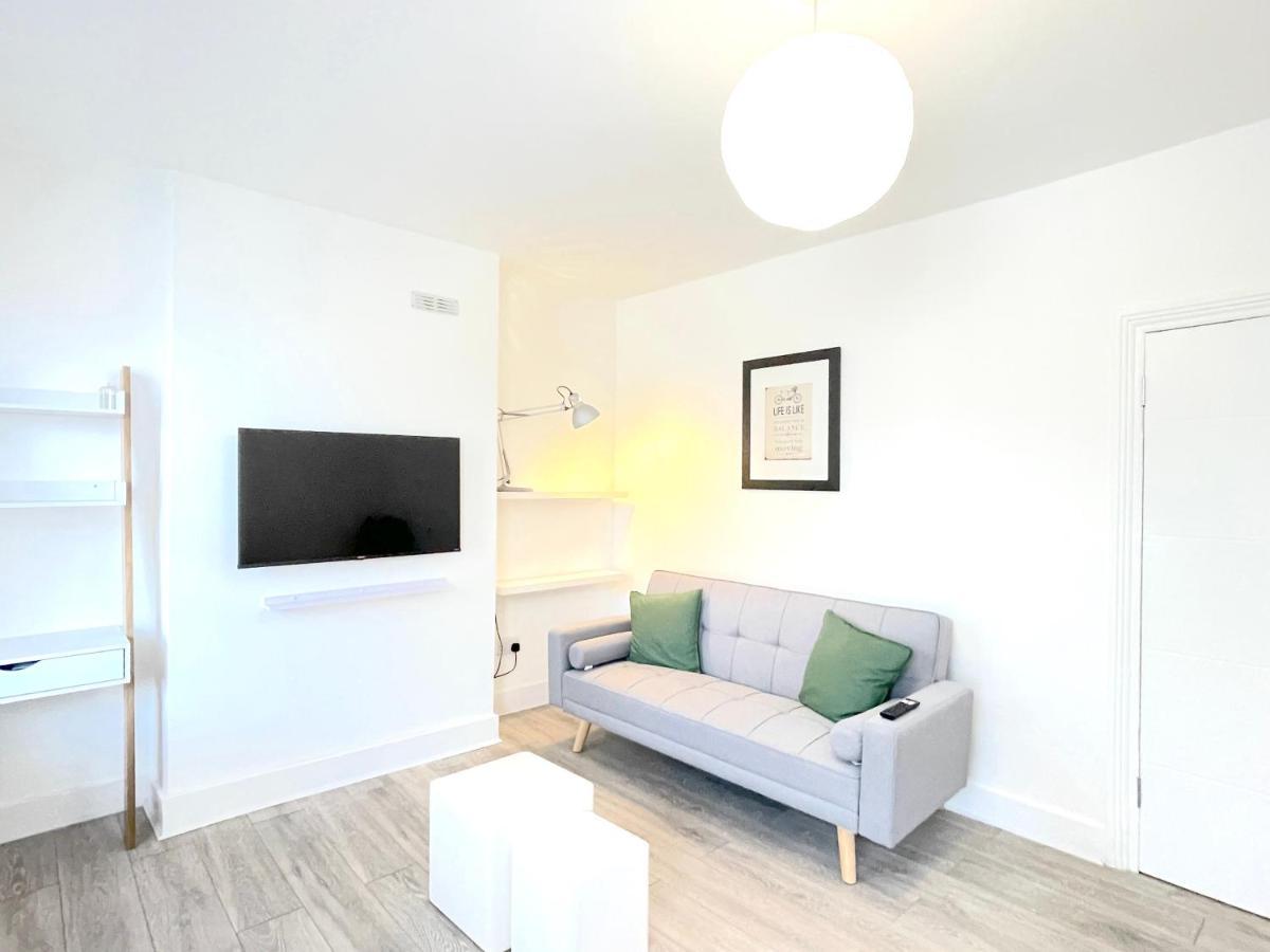 Stylish Apartment In Plaistow 런던 외부 사진