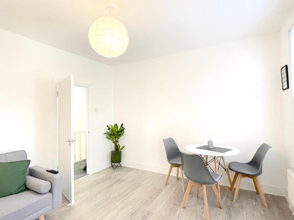 Stylish Apartment In Plaistow 런던 외부 사진