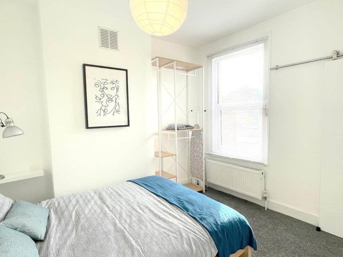 Stylish Apartment In Plaistow 런던 외부 사진