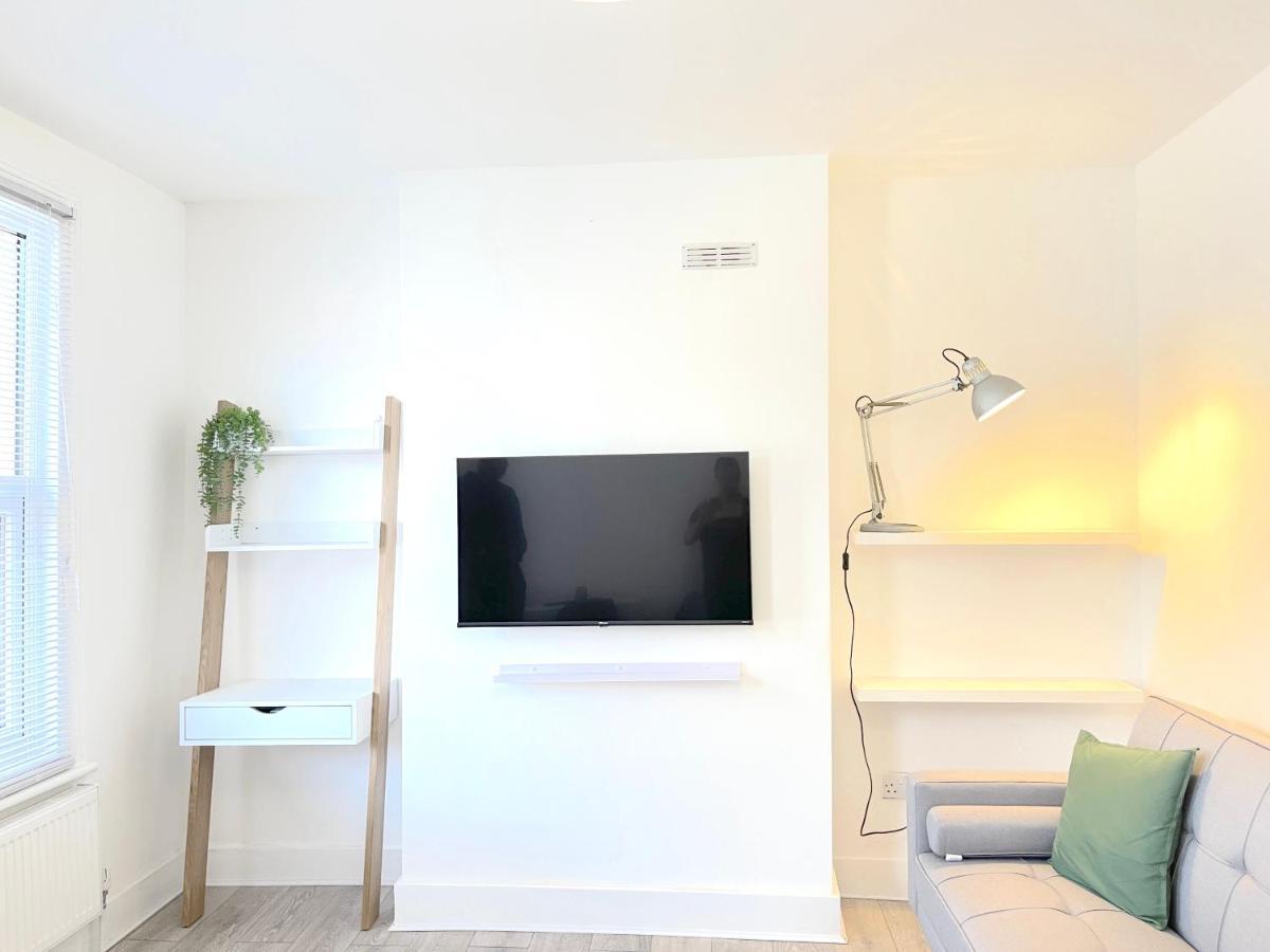 Stylish Apartment In Plaistow 런던 외부 사진